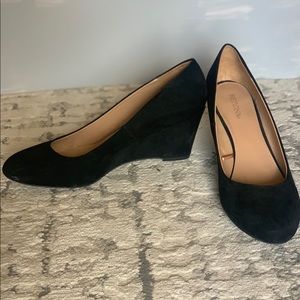 Simple Black Wedge